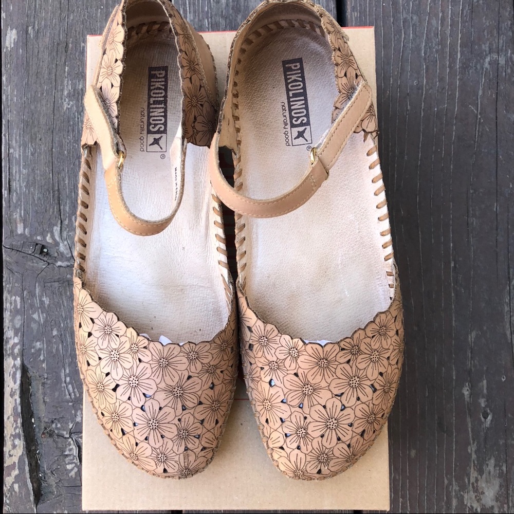 Pikolinos Nude Sandals
